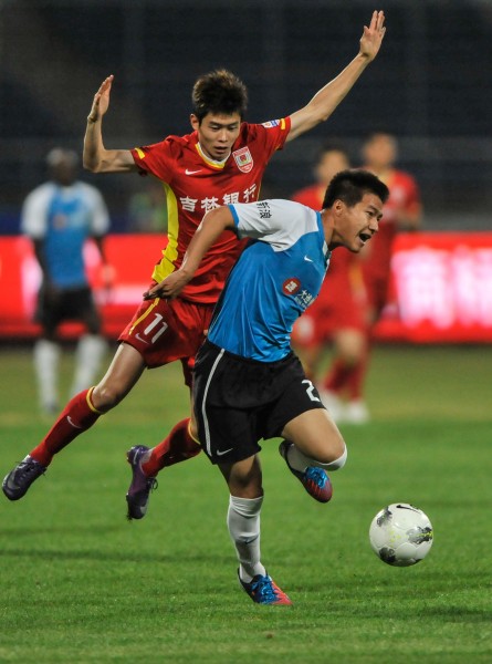 加拿大队获 加拿大队获